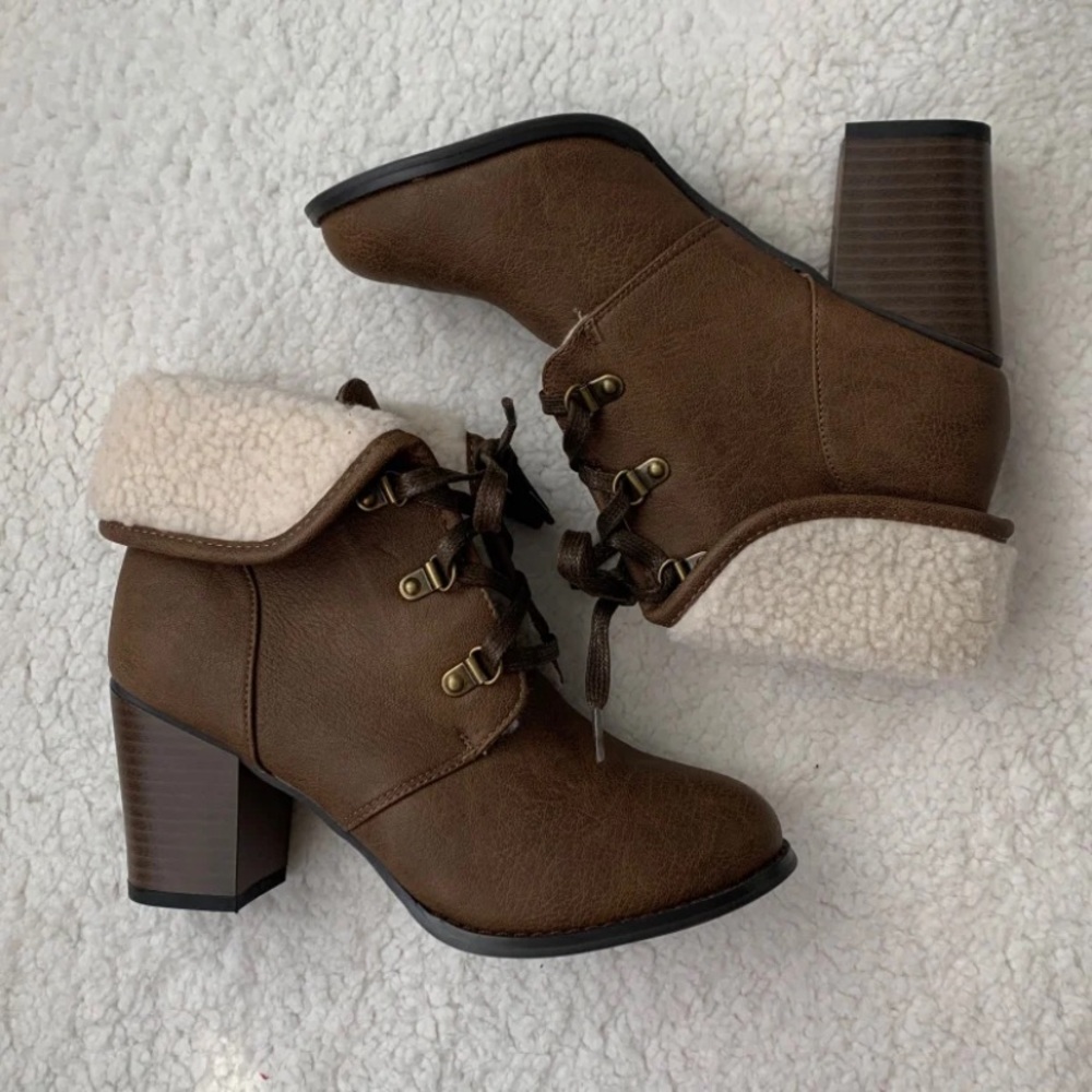 NWOT Size 9 Heeled Fur Booties